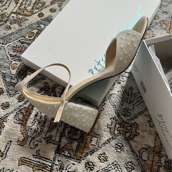 Betsey Johnson Kami Pearl Block Heels 👡 - Picture 6 of 9